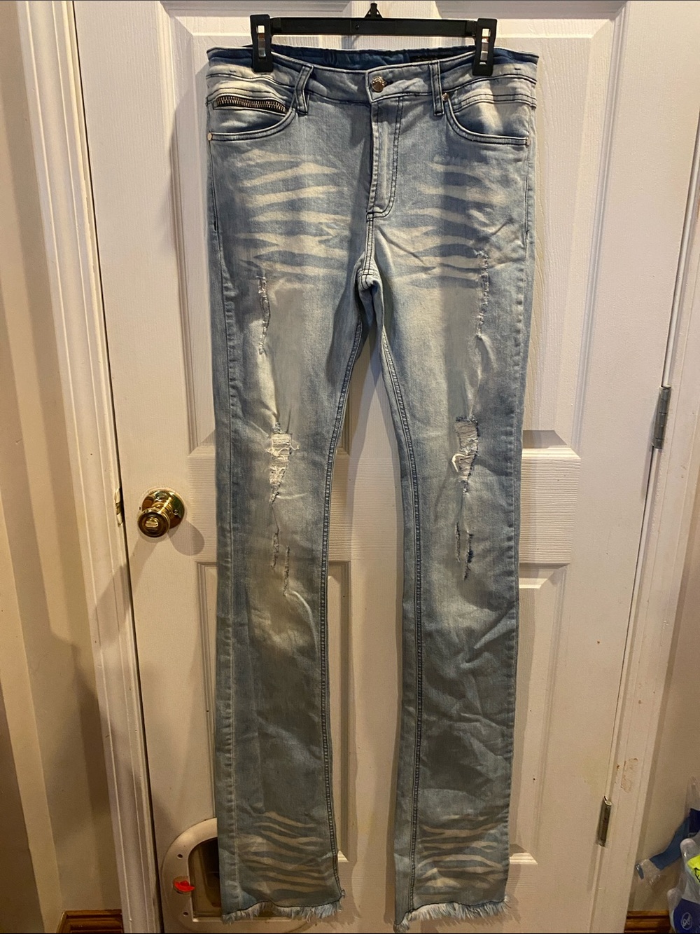 Men's Straight Light Wash Distressed Jeans